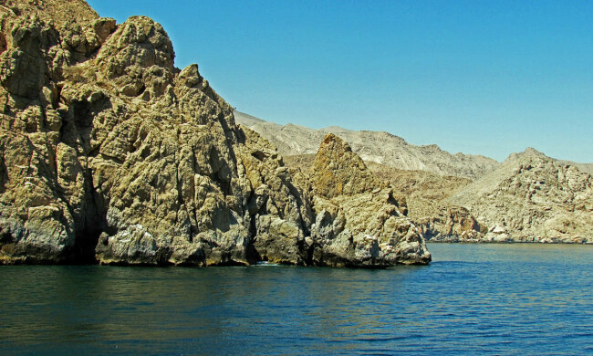 Оман Море скалы