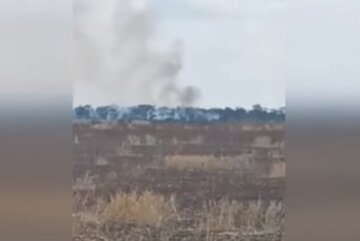 Приземлили назавжди: на відео показали, як догорав ворожий штурмовик Су-25 у Донецькій області