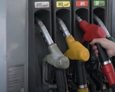 Госрегулирование цен на топливо приостановлено: украинцам показали новую стоимость