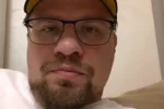 Потолстевший Харламов с трудом уместил лицо в кадр и насмешил сеть: "В депутаты подался?"