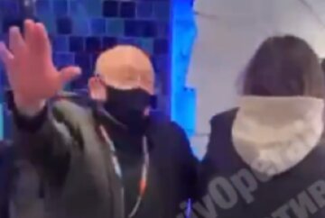 У Києві малолітній покупець побив охоронця в магазині, відео: "Вимагав одягнути маску"