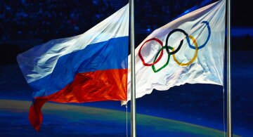 В олимпийской деревне посрывали флаги России