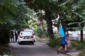 Чоловік відкрив вогонь по людям в Бердянську: кадри з місця подій