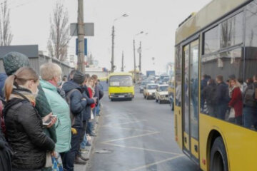 "Сиди вдома або плати як всі": у Кривому Розі скандал через відмову у проїзді пенсіонерці
