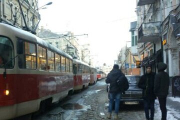 У Харкові трамвай з пасажирами зійшов з рейок: кадри з місця НП
