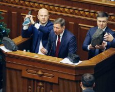 Команда Шахова с отбойным молотком в Раде требовала зарплату шахтерам