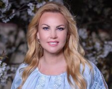Самая богатая певица Украины в бикини показала семейные забавы на берегу моря: "Бриллиантики наши"