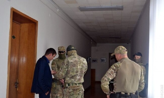 Озброєні люди увірвалися в Одеську ОДА: подробиці і фото