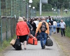 Сотни украинцев оказались в "ловушке" на границе с Польшей, что происходит: «Уже 12 часов без еды и воды...»