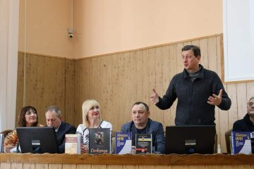 Идеолог Олесь Доний с командой ученых побывали на Тернопольщинe и презентовали концепцию «25 ступеней»