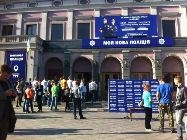 очередь кандидатов в патрульную полицию