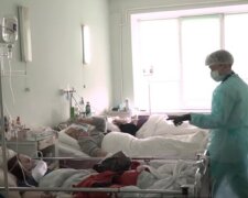 "Бабульку отправили домой искать деньги": родственники пациентов рассказали о хаосе в больницах Одессы
