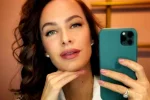Жена Остапчука в кокетливой пижамке запела в ванной, как Уитни Хьюстон: "Жизнь прекрасна!"