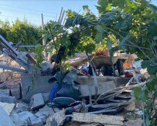 Оккупанты снова ударили по жилым кварталам Днепропетровщины, кадры разрушений: что известно о пострадавших