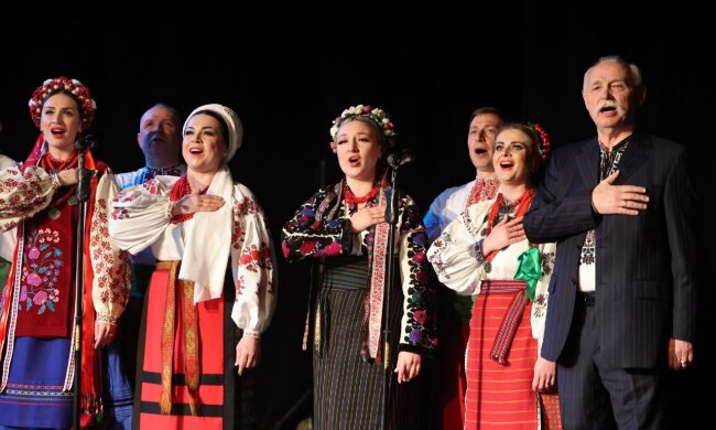 Під час виступу Хора Верьовки донька Матвієнко забула слова Рибчинського, а його назвали Євгеном