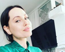 Украинская Анджелина Джоли в купальнике покрасовалась на матрасе: «Ох и кыця»