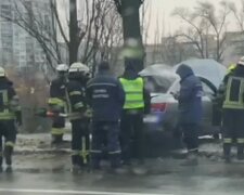 Гололед в Киеве привел к трагедии на дороге: кадры с места фатального ДТП