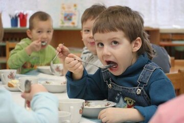 дети детсад ребенок питание едят столовая