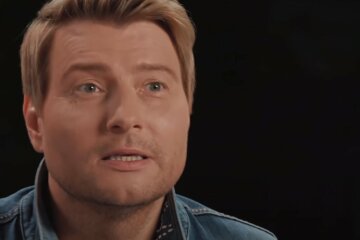 Николай Басков случайно засветил лишнее на фото с отдыха: "Это жена и дочь?"