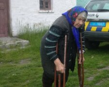 "Никому не нужна": 90-летняя украинка пошла топиться из-за непутёвых дочерей