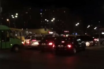 Київ паралізували масштабні затори через поломку світлофора: страхітливі кадри