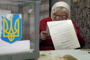 Українців почали штрафувати перед виборами: «під суд через газети»
