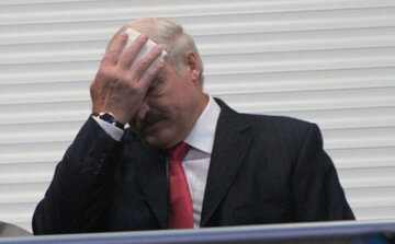 У Лукашенко случился инсульт, готовится обращение к народу: "Не встает с кровати и..."