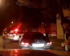 Озброєний чоловік ганяв по вулицях Одеси, відео: "Включив мигалки"