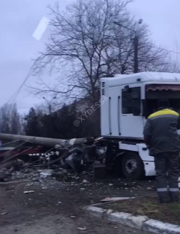 Лютое ДТП в Одессе с участием грузовика, видео