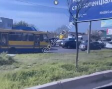 Одессу сковала огромная пробка, трамваи переполнены: всё из-за коммунальщиков, видео