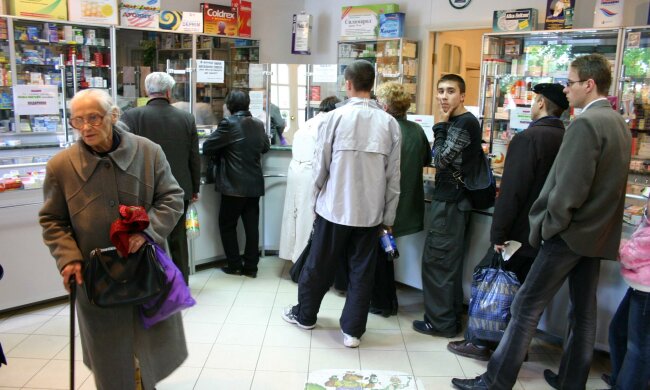 Божевілля почалося через коронавірус в Києві, аптеки стрімко спустошують: "по 200 штук на руки"