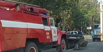 "Водителя вырезали спасатели": кадры жуткой аварии в Харькове