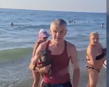 "Вали туди, звідки приїхала": чоловік облаяв жінку через українську мову, деталі та відео