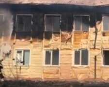 Огонь охватил дома для переселенцев на Закарпатье, спасатели раскрыли детали: кадры с места трагедии