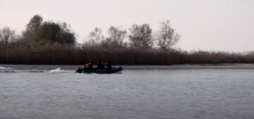 Лодка с пограничниками ушла под воду, есть жертвы: кадры и подробности трагедии