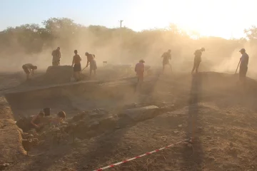 Археологи наткнулись на древнюю находку с неизвестной жидкостью, фото: "Пролежала 300 лет"