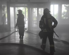 Густий дим охопив лікарню в Одесі, почалася пожежа: кадри з місця НП