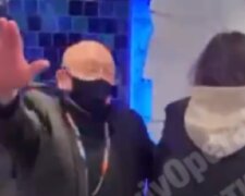 У Києві малолітній покупець побив охоронця в магазині, відео: "Вимагав одягнути маску"
