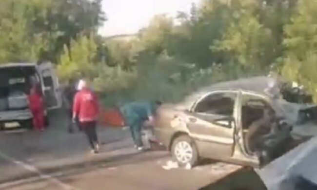 Аварія забрала життя людей під Дніпром, серед жертв дитина: фото з місця ДТП