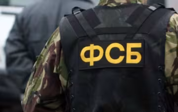 Родичів не пускають: в Криму після обшуків вулиць вивезли жінку