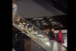 Мужчина насмешил походом за покупками в ТЦ Одессы: курьезное видео