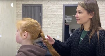 "Отращивала всю жизнь": маленькая украинка пожертвовала своей косой ради помощи защитникам Украины, видео