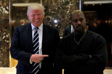 U.S. President-elect Donald Trump and musician Kanye West pose for media at Trump Tower in Manhattan, New York City, December 13, 2016. REUTERS/Andrew Kelly