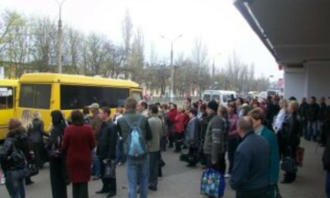 Київ скував транспортний колапс: які рейси скасовані, подробиці