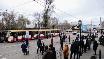 "Бьют стекла и угрожают водителям": транспортные беспорядки перешли черту в Одессе, кадры