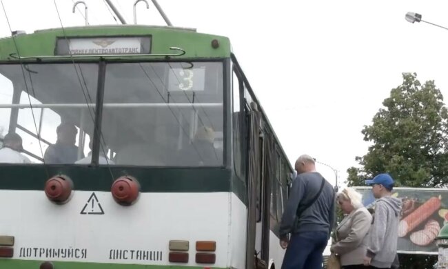 Обмеження руху транспорту в Рівненській області