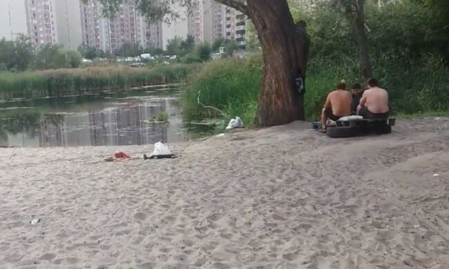 В Киеве поймали монстра с человеческими зубами, фото: "От страха промазала..."