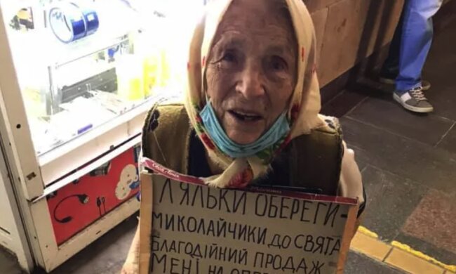 94-річна майстриня змушена продавати ляльки в центрі Києва, щоб оплатити операцію: "у планах дожити до 100"