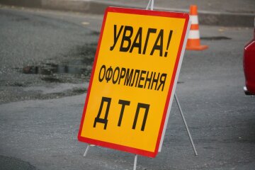 Таксист заснув за кермом в Києві: «машина вхлам»