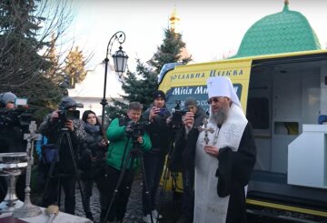 В УПЦ купили "автобус милосердия" для спасения людей, живущих на улице